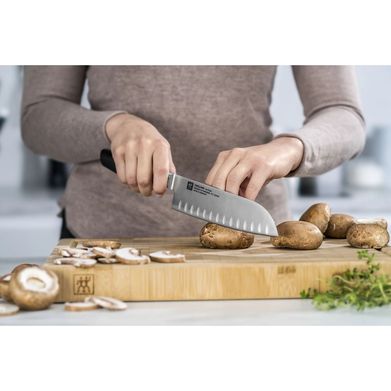 Zwilling Santokumesser 18 Cm, Silber – Bild 3